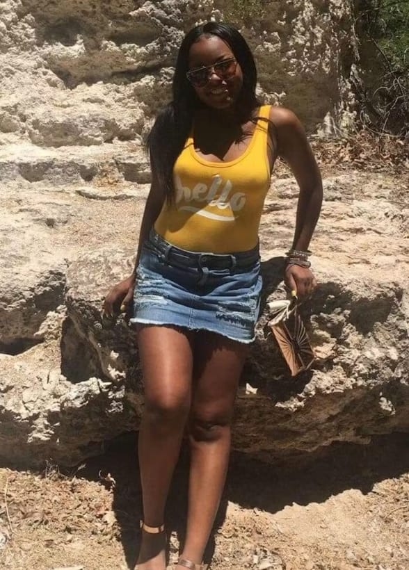 Customer photo review of MORE FACE 13x6 Lace Frontal Wig Preplucked Straight Human Hair Wigs With Baby Hair