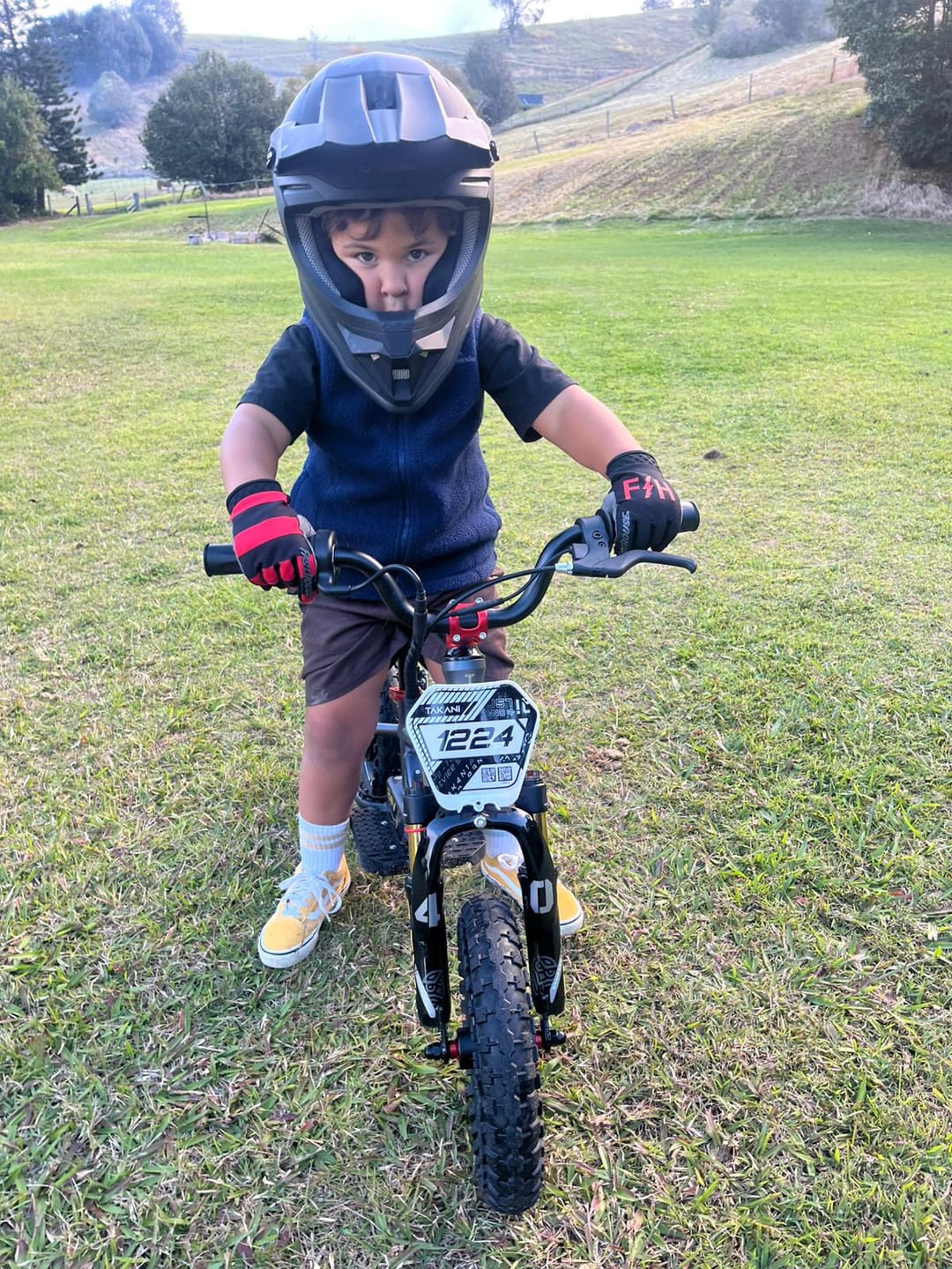 Customer photo review of Takani Electric Balance Bike 12'' - TK1224-RS Matte Charcoal