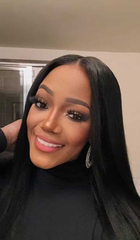 Customer photo review of MORE FACE Pre-bleached Straight Hair Wear Go Glueless Wig 7x5 Pre-cut HD Lace Pre-plucked