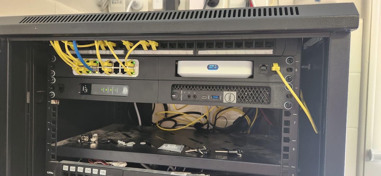 Customer photo review of Ubiquiti Unifi Switch Lite 16 PoE (USW-LITE-16-POE) Rack Mount (Modular)