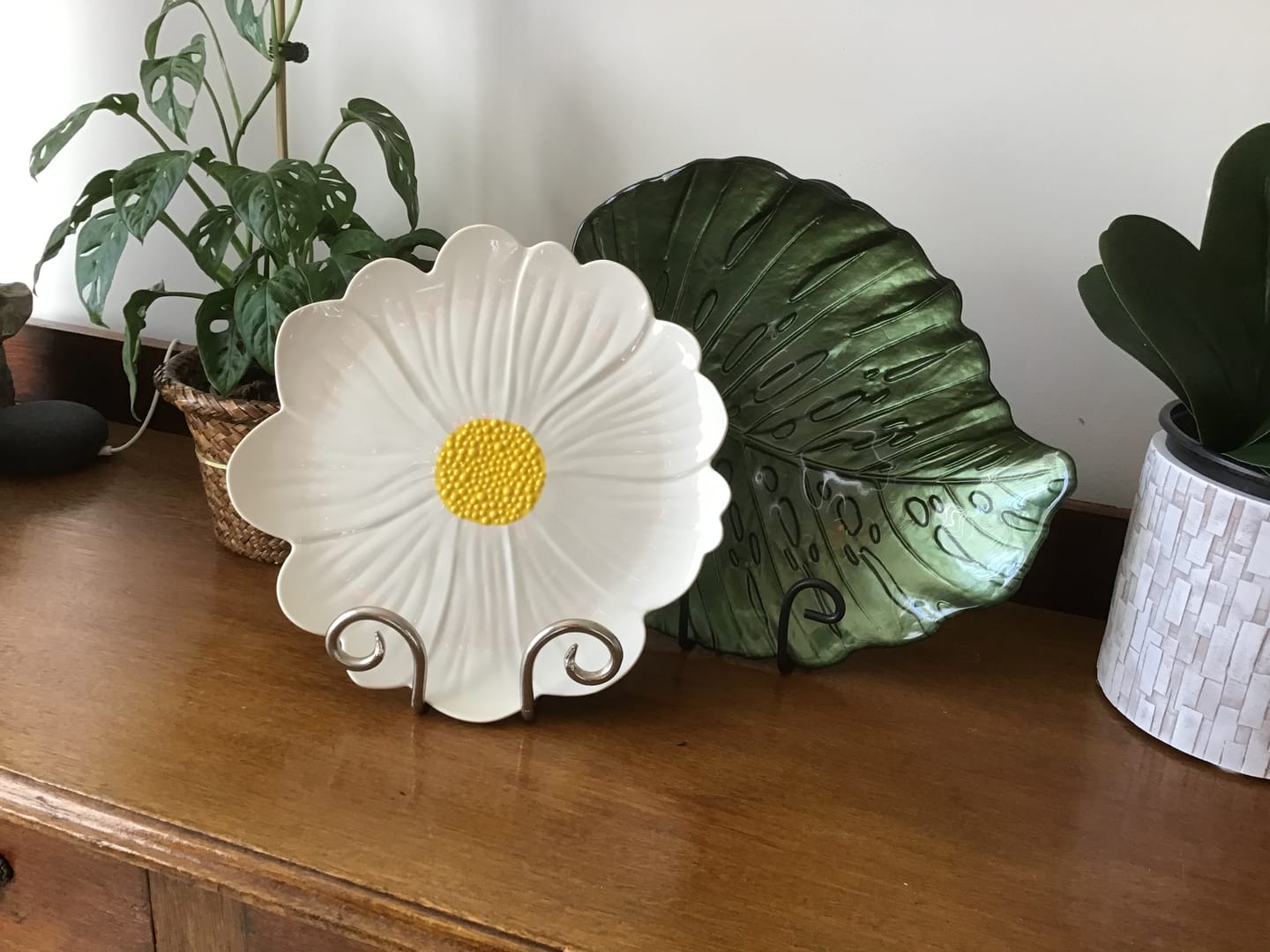 Customer photo review of Flower Plate - White with Yellow Centre