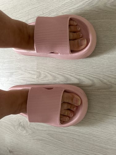 Customer photo review of HappyFlops