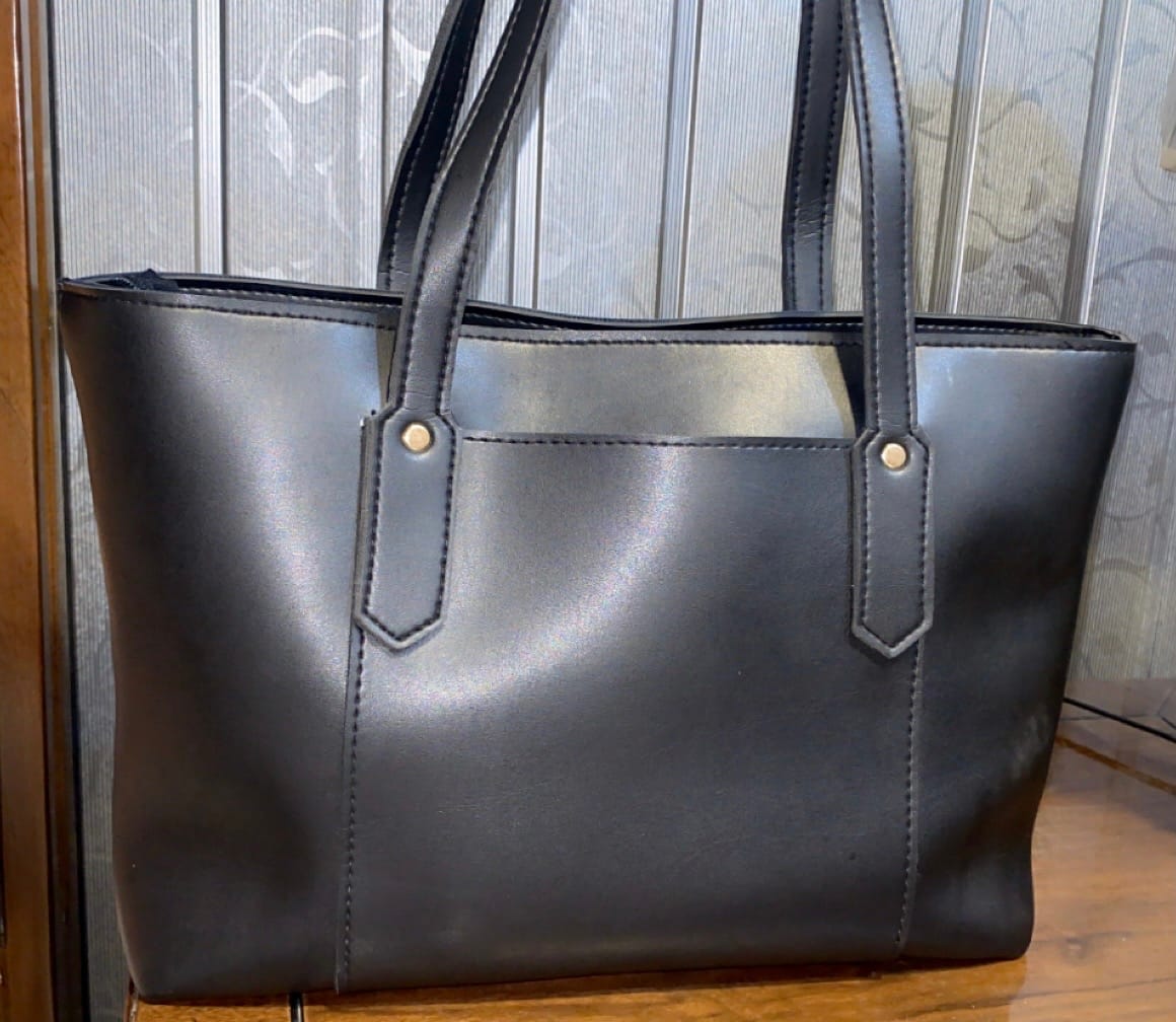 Customer photo review of Black Belle The Perfect Tote Bag