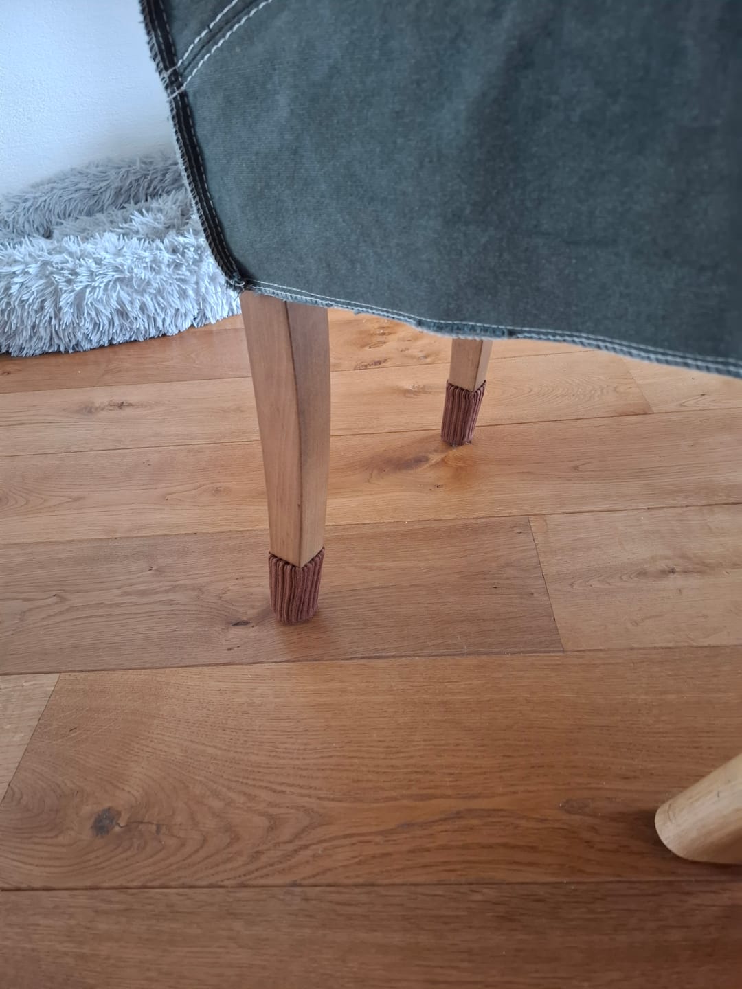 Customer photo review of Stuhlsocken Braun 4er Set
