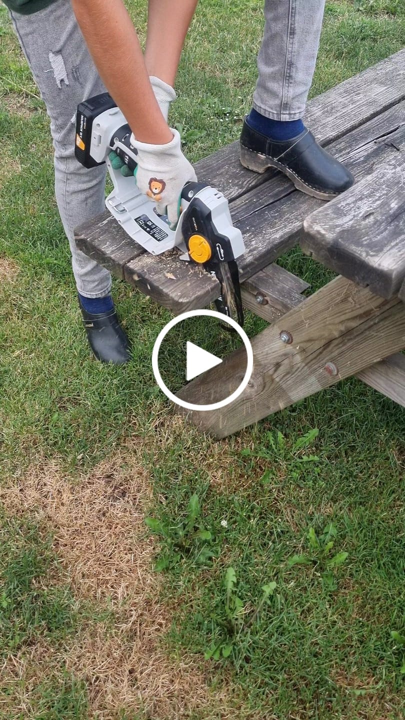 Customer video review of 18V Nexxsaw Cordless One-Hand Chainsaw V2.2