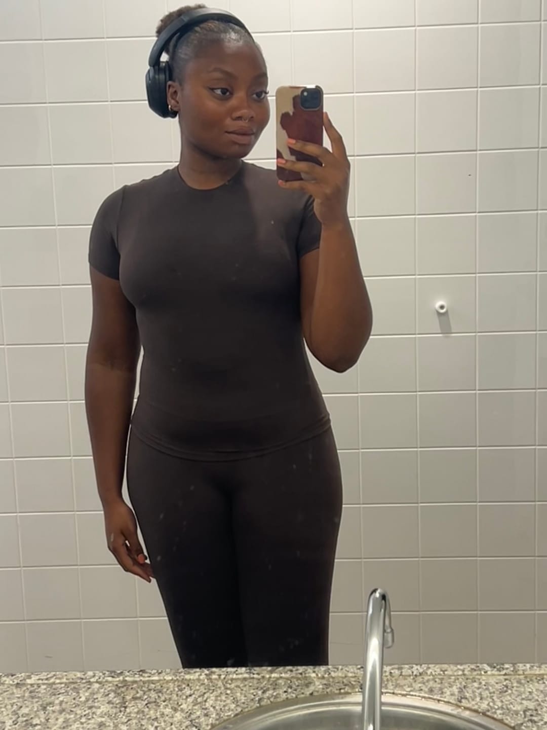 Customer photo review of Fitted T-Shirt Espresso