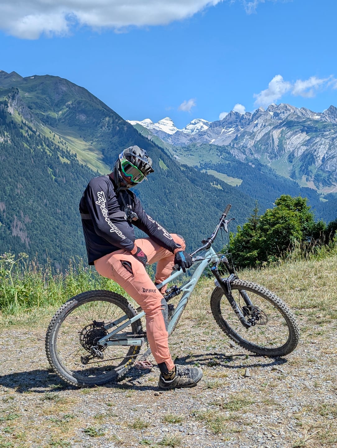 Customer photo review of Coffindodger DC | Park Pant | Floral Reef