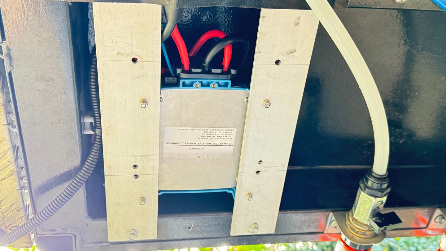 Customer photo review of VICTRON Orion XS 12/12-50A DC-DC battery charger | (ORI121217050)