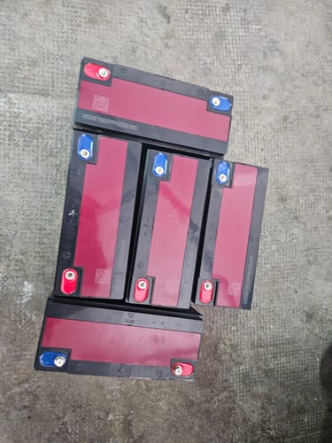 Customer photo review of Juego de Baterías AGM 5 × 12V RP