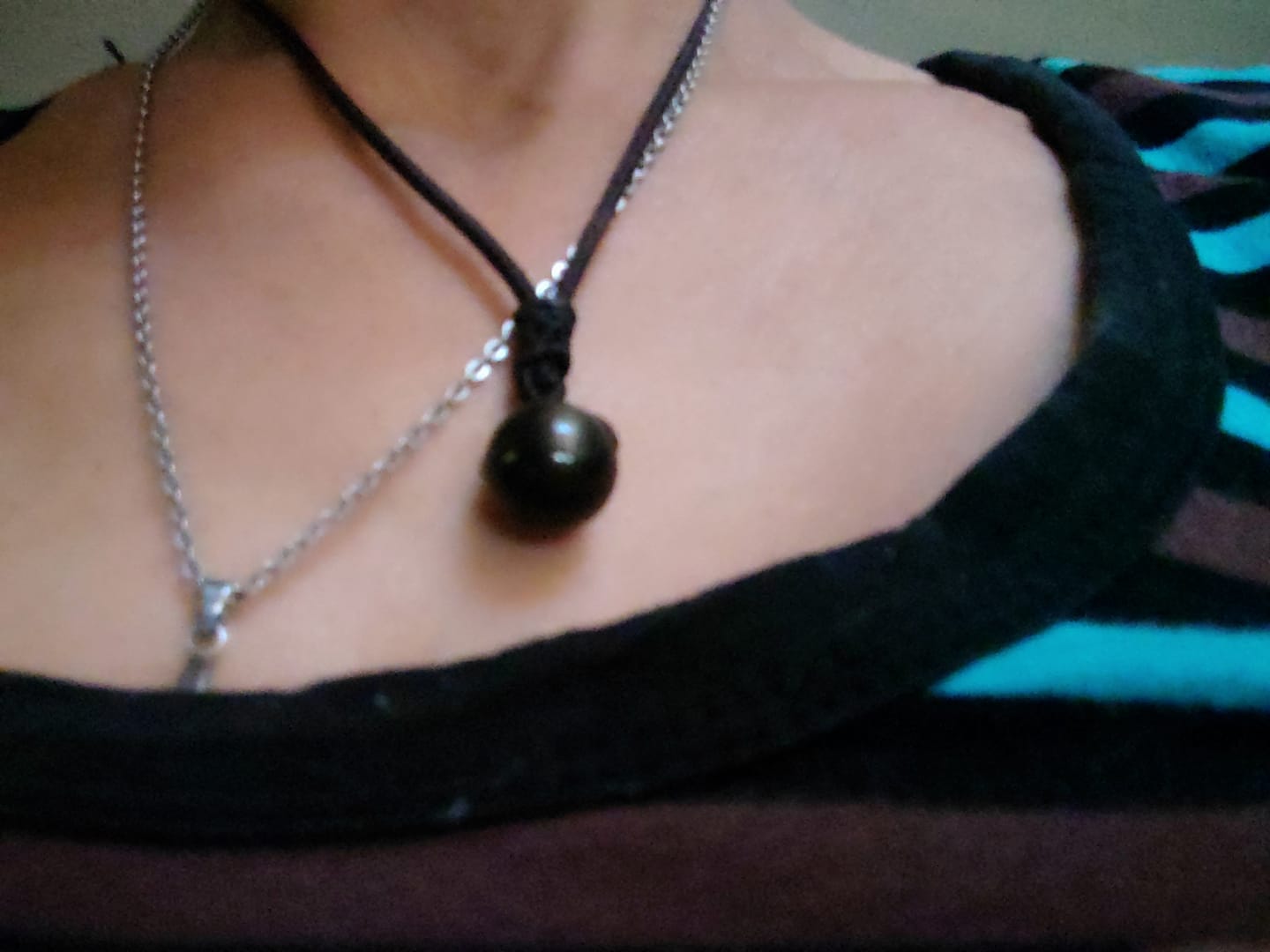 Customer photo review of Pendentif "Sphère" en Obsidienne Dorée