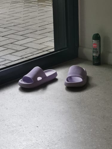 Customer photo review of HappyFlops