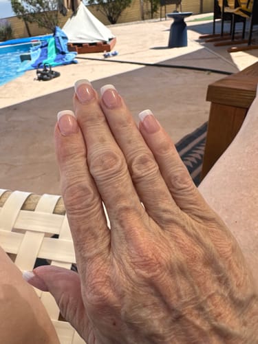 Customer photo review of Dramatic White Nail Powder (DW)