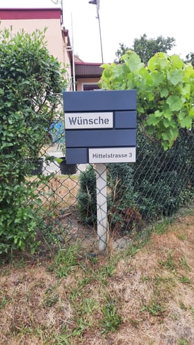Customer photo review of AlbersDesign Briefkasten B4 anthrazit (RAL7016) personalisiert mit Edelstahl-Schildern
