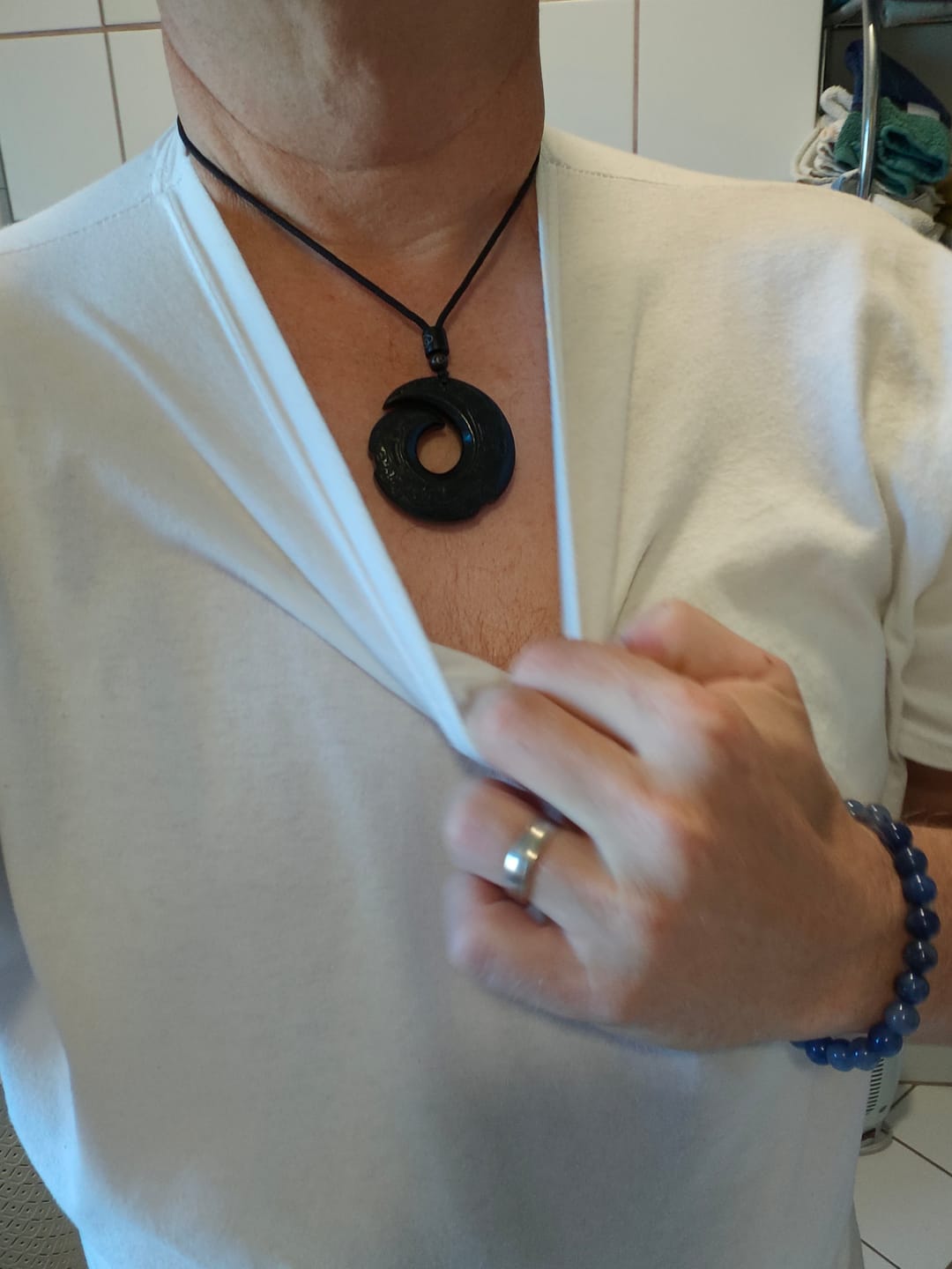 Customer photo review of Buddha Stones One's Luck Improves Design Patern Hetian Cyan Jade Peace Buckle Luck Halskette Anhänger