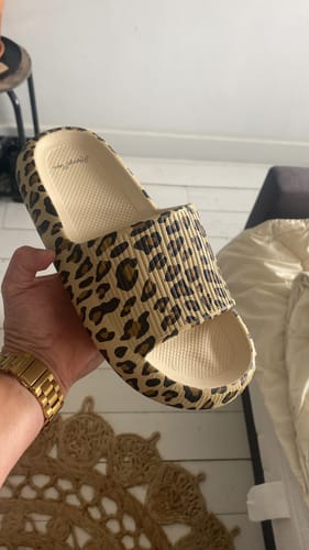 Customer photo review of HappyFlops Limited Editions