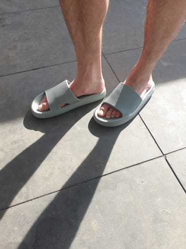 Customer photo review of HappyFlops