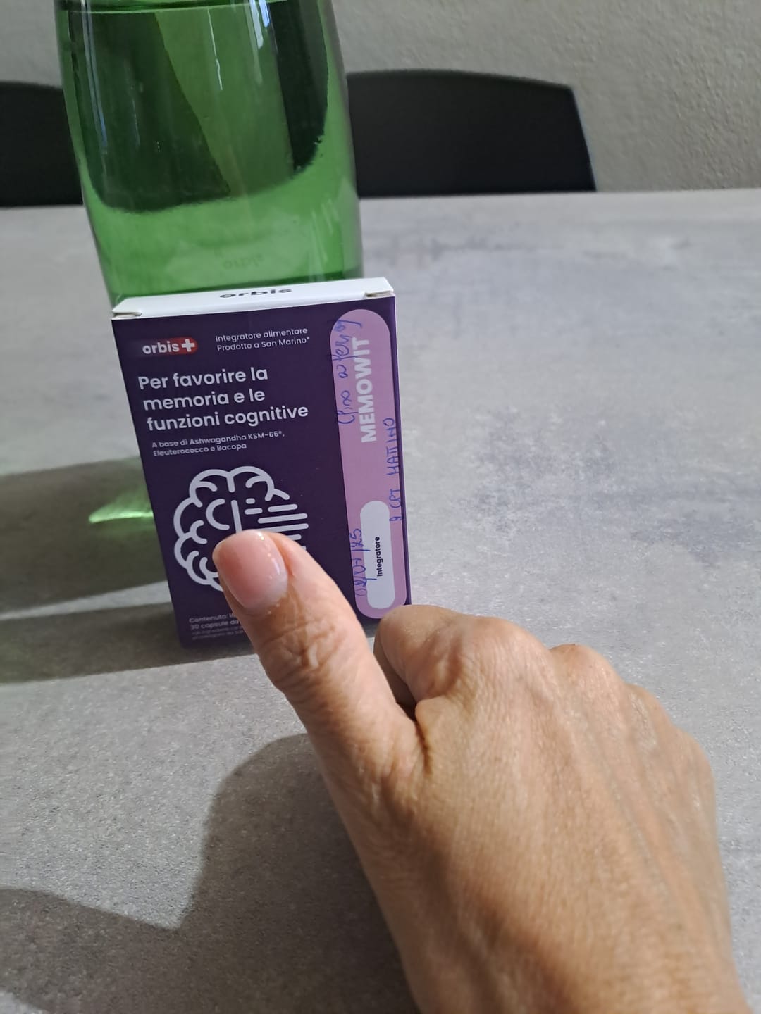 Opinión de un cliente con foto sobre MEMOWIT - Ashwagandha KSM-66® y vitamina B12 (30 cápsulas)