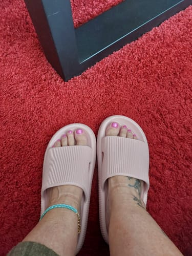 Customer photo review of HappyFlops