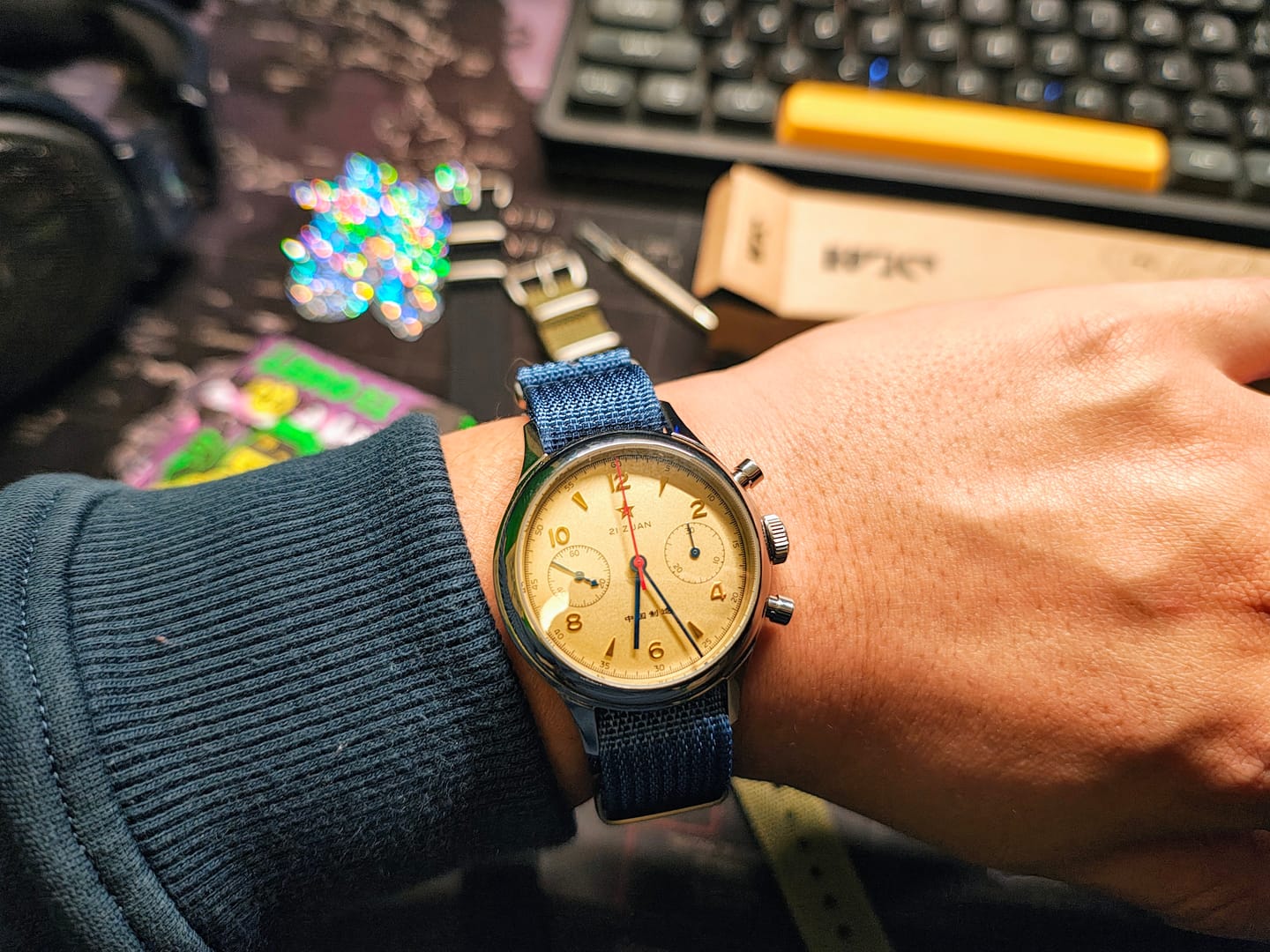 Customer photo review of Correa Nato Dando La Hora Azul