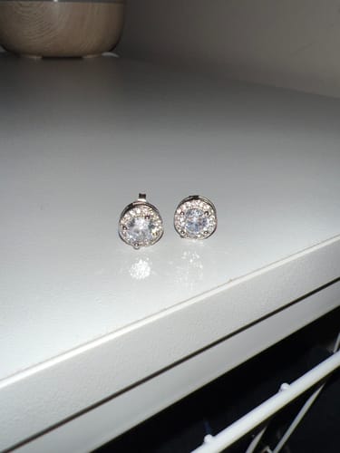 Customer photo review of Atlas Halo Studs(White Gold)
