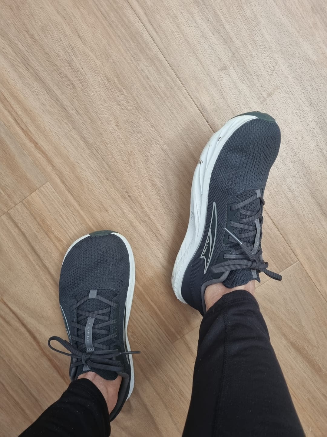 Customer photo review of Altra Escalante 4 Womens Black