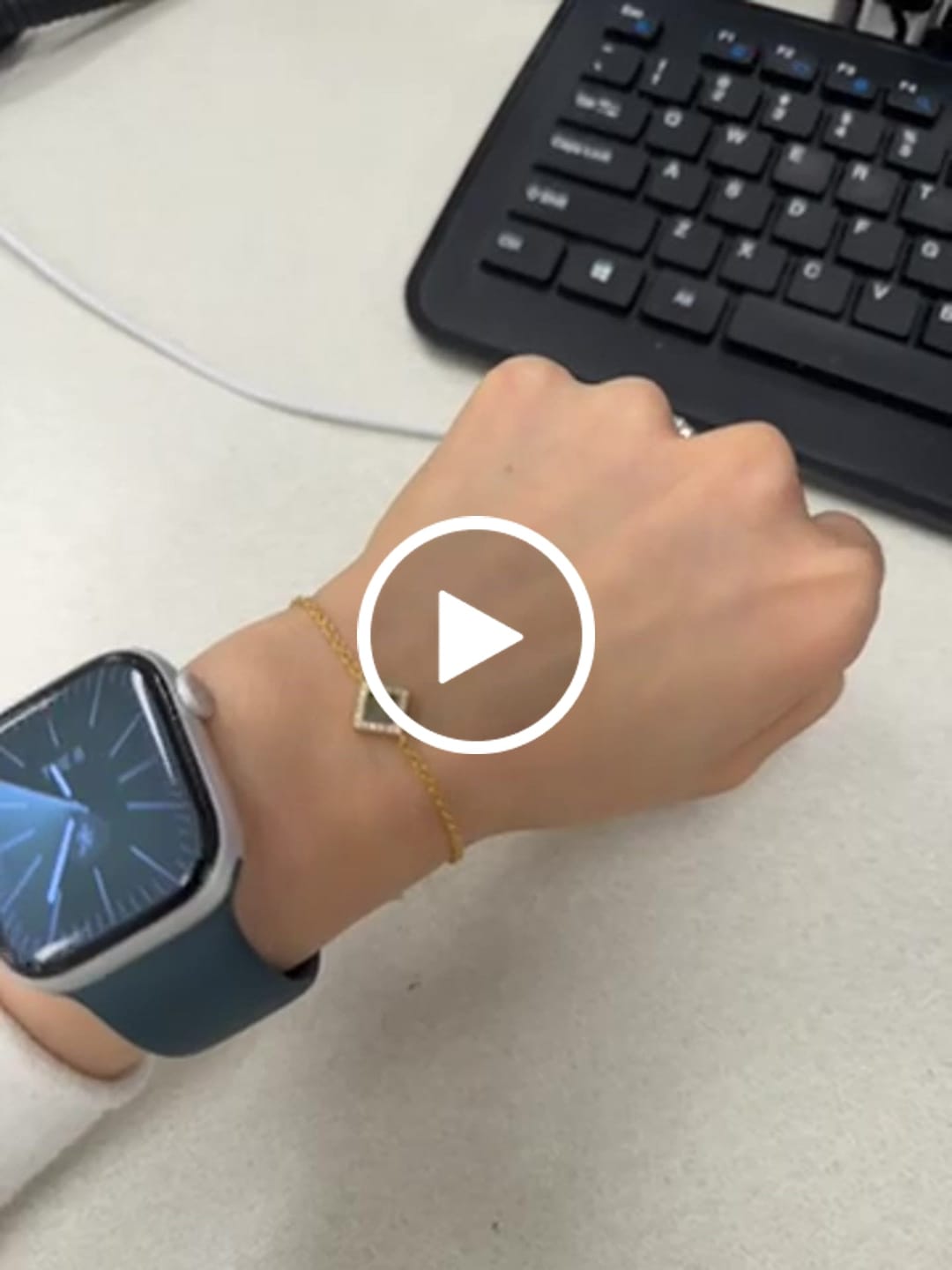 Customer video review of Shiny Tanaor Bracelet