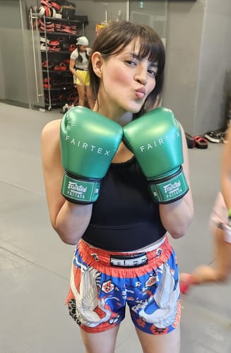 Customer photo review of FAIRTEX METALLIC BOXING GLOVES - BGV22