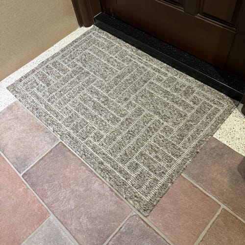 豪 review of 馬賽克 玄關入門落塵防滑地墊 可水洗 image 1 out of 2