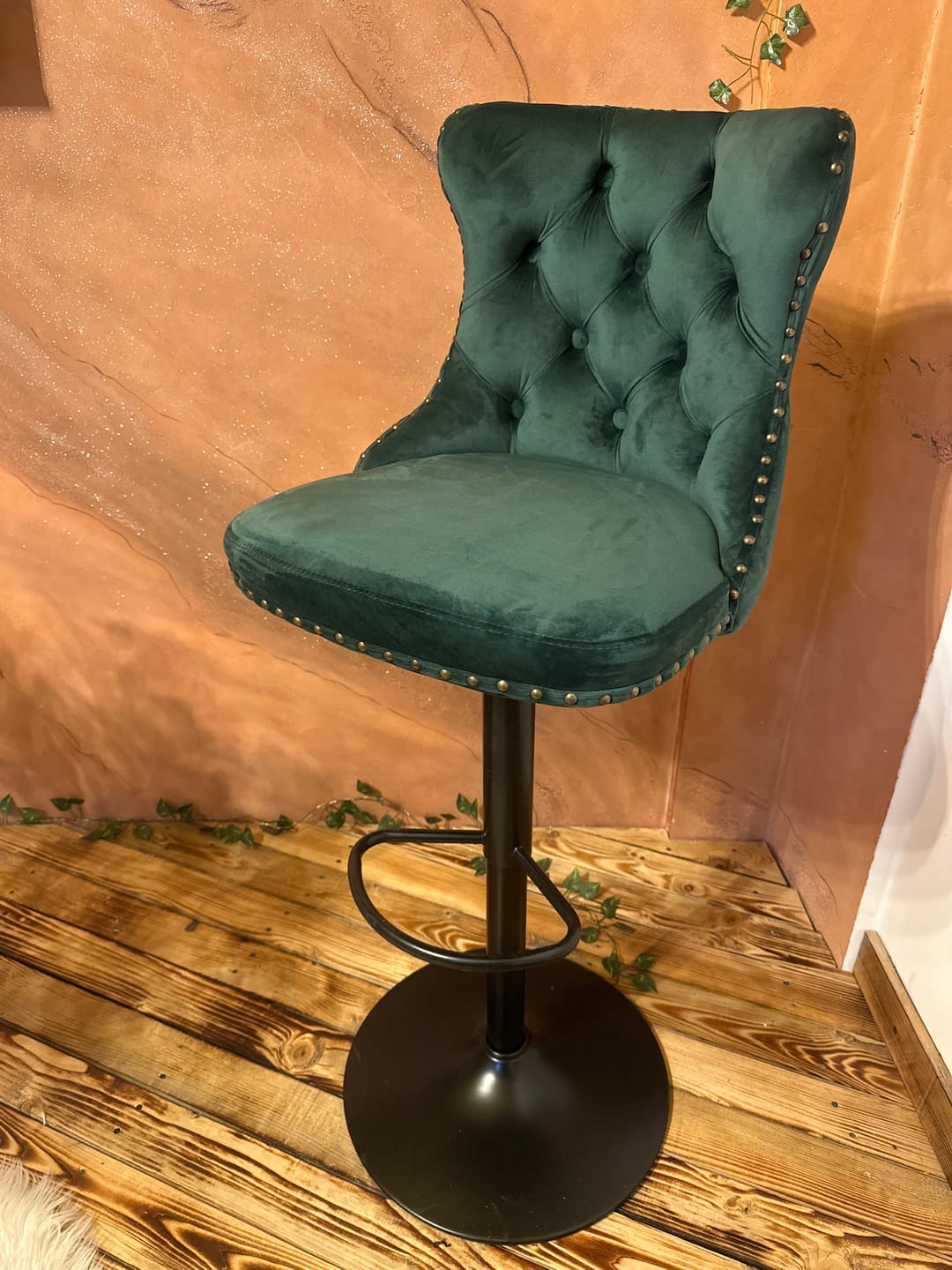 Customer photo review of Scaun bar H117, verde/negru, stofa catifelata/otel, 47x52x96/118 cm