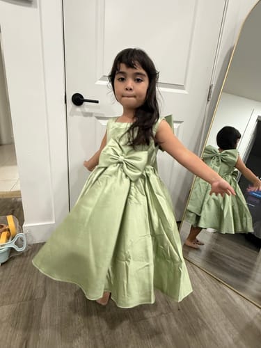 Customer photo review of Toddler Elegant Princess Dress with Bows Girl Summer Party Gown Formal Dresses for Kids