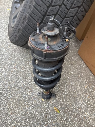 Customer photo review of 2015-2020 Chevrolet Suburban 5.3L/6.2L 4WD & 6.2L RWD Magnetic Struts 4 Wheel OE Replacement Kit (GC134F)