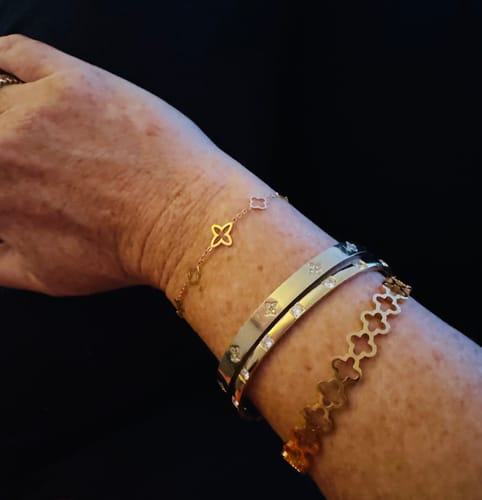 Customer photo review of Endless Clover Armreif | 18K vergoldet