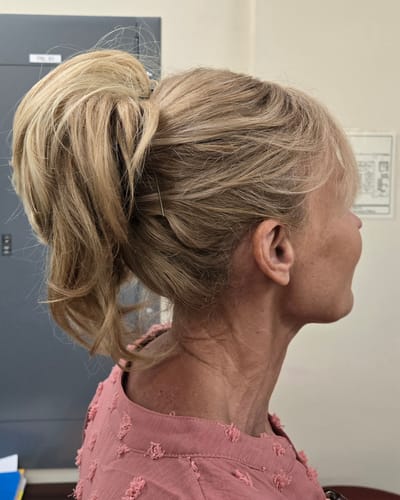 Customer photo review of JuvaBun Claw Clip Wavy Ponytail Extension