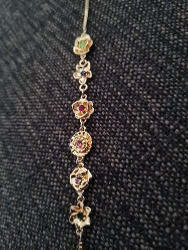 Customer photo review of Gepersonaliseerde Geboortebloem Armband