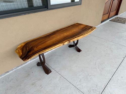 Customer photo review of 108 Curva 16" Curved Furniture Legs