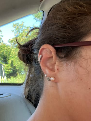 Customer photo review of Orecchino Piercing 5 petali