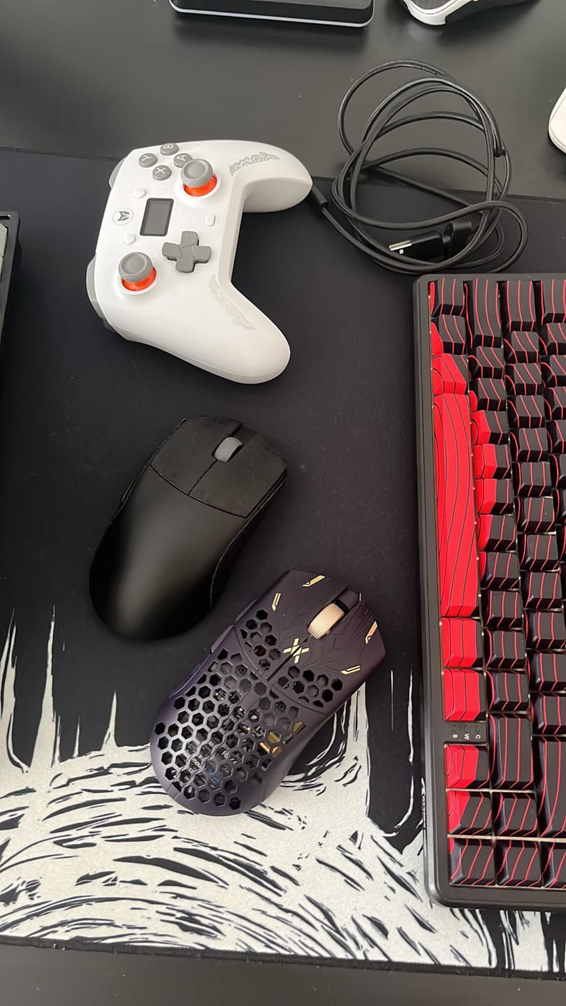 Customer photo review of Finalmouse ULX Prophecy Karbon Fiber Wireless Mouse