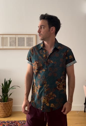 Customer photo review of Chemise à manches courtes boutonnée à fleurs hawaïennes en coton vert vintage pour hommes