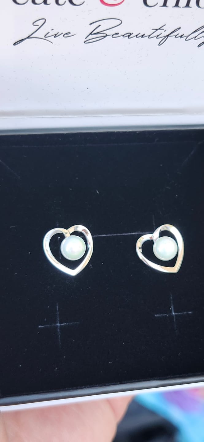 Customer photo review of Harley 18k White Gold Plated Heart Stud Earrings with Shell Pearls
