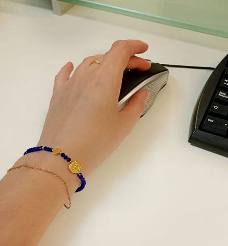 Customer photo review of Pulsera Chaquiras Con San Benito y Cruz