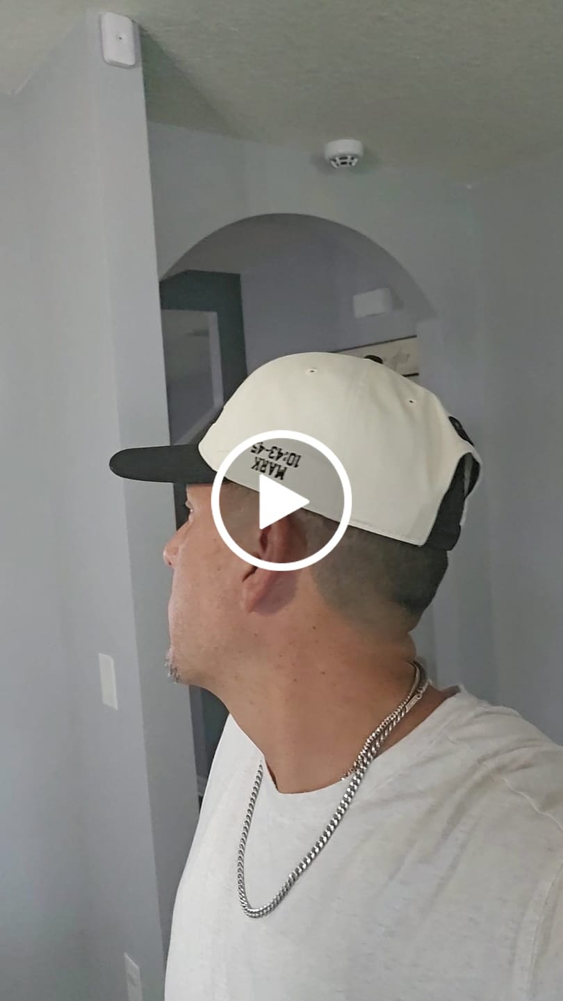 Customer video review of ‘SERVANT’ Premium SnapBack - Cream/Black