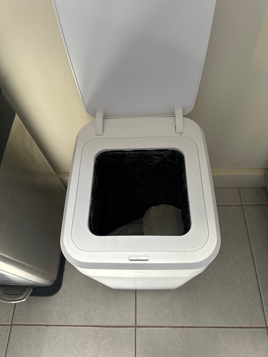 Customer photo review of Trash King SmartRing™ Bags – Self-Sealing Trash Bag Pack