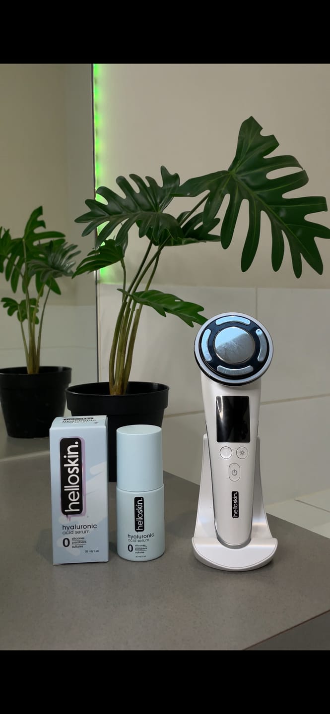 Customer photo review of hot/cold led light therapy handset v3