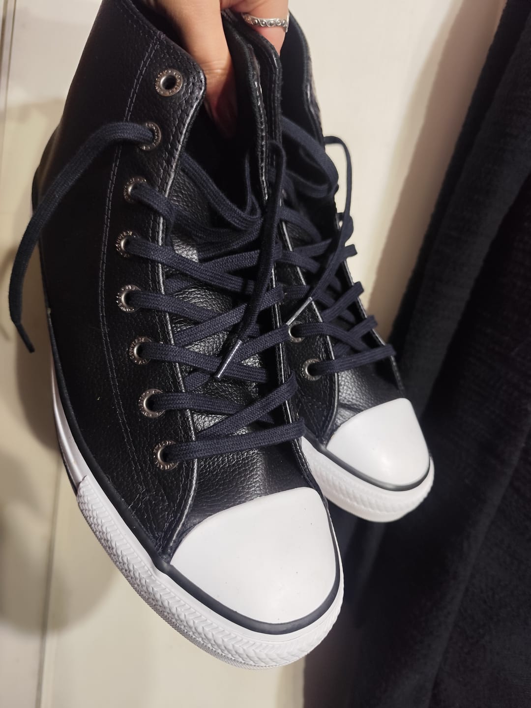 Customer photo review of Zapatillas Converse Chuck Taylor Hi Leather Cuero Negro Blanco