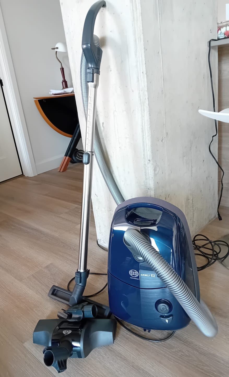 Customer photo review of Sebo Airbelt E2 Turbo Canister Vacuum Dark Blue
