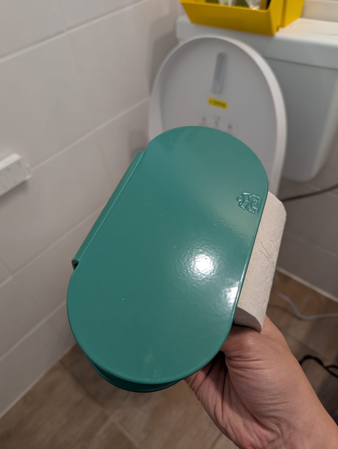Customer photo review of Toilettenpapierhalter ohne Bohren mit Ablage ORBI