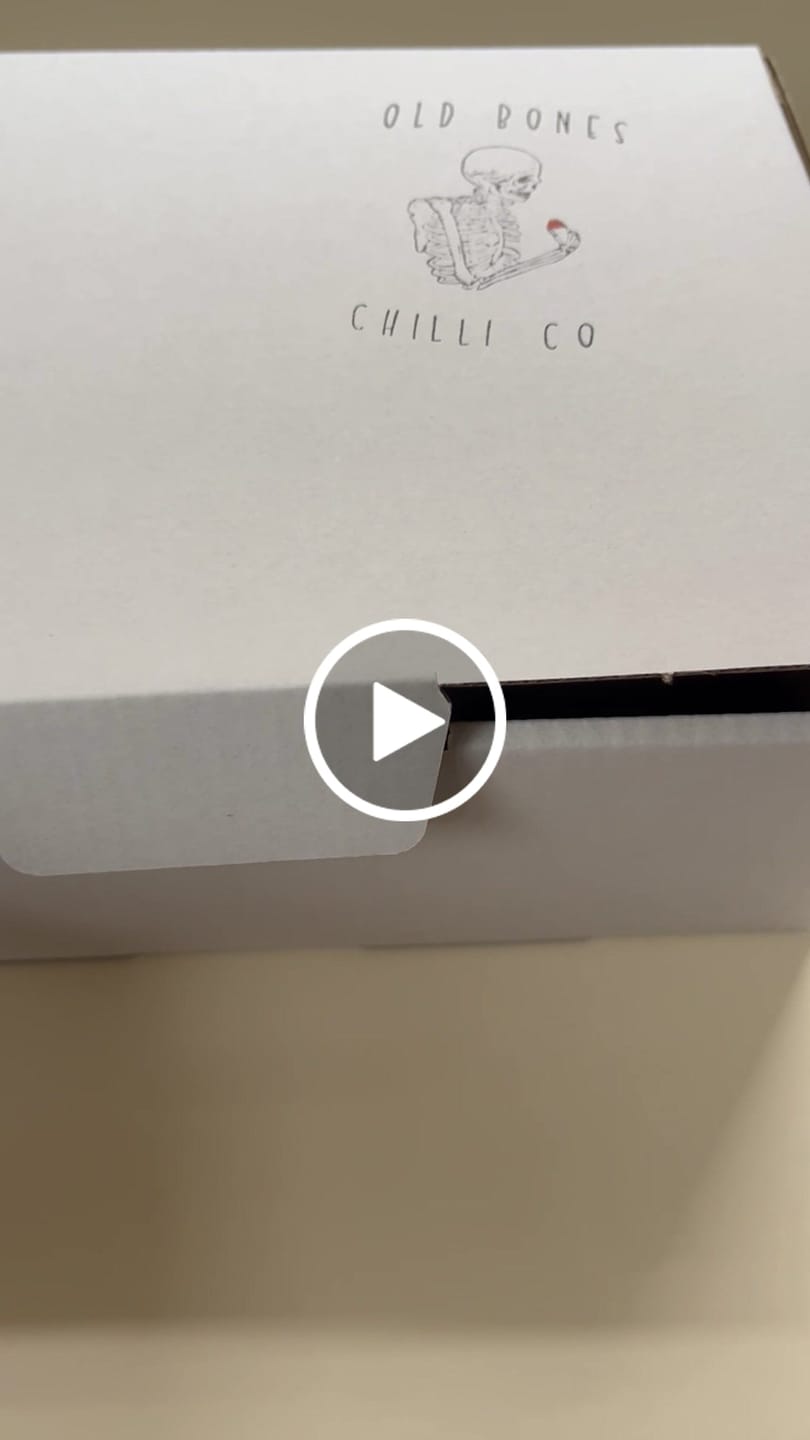 Customer video review of 220 x 160 x 77mm A5 Die cut White Mailing Box B38