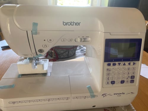 Brigitte M. review of BROTHER Innovis F420 image 1 out of 4