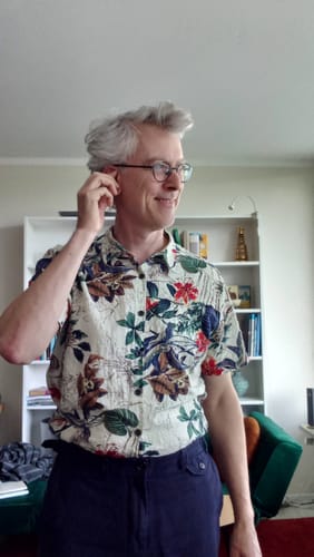 Customer photo review of Chemise hawaïenne tropicale en coton à fleurs pour hommes