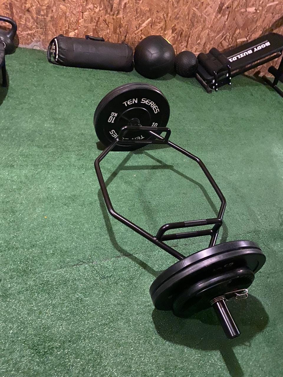 Customer photo review of Barra Hexagonal Negra IRONSIDE